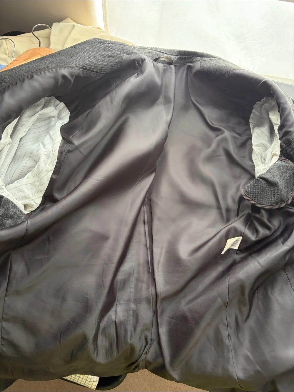 2 pc suit! Banana Republic Dark Gray Two-Button with 36x32 pants!